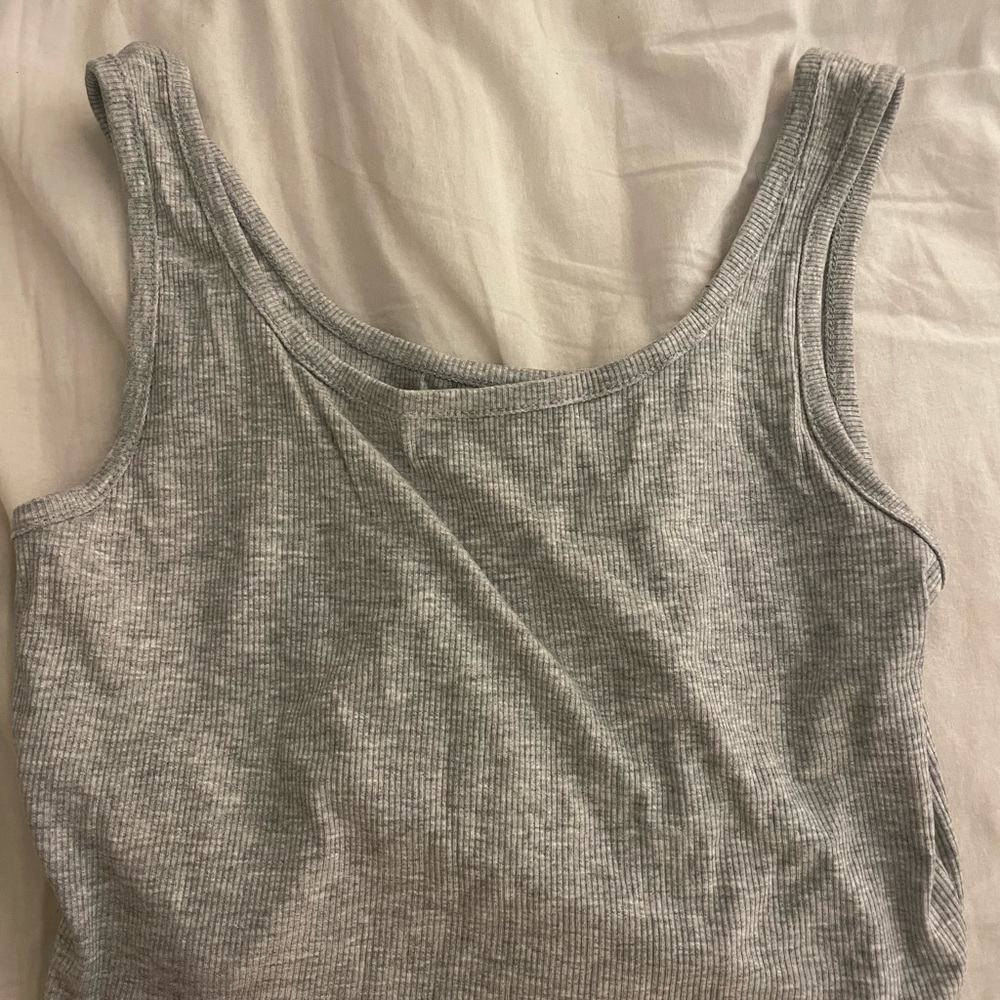 Shein tank top - Picture 2 of 3